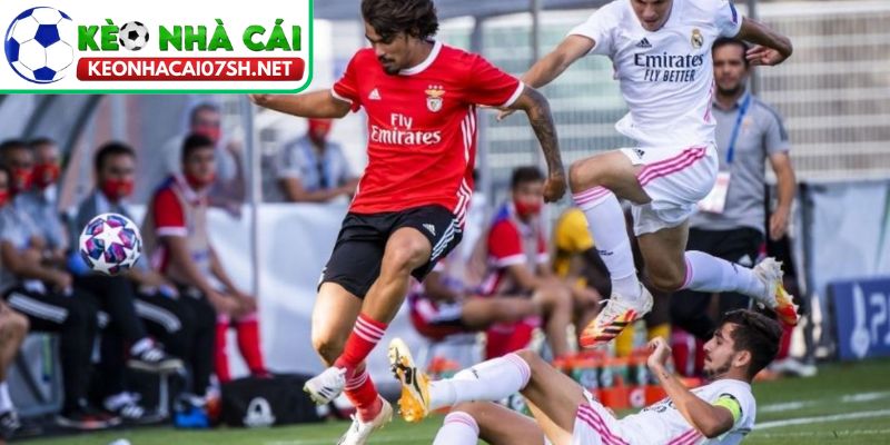 Cúp C1 chấn động: Benfica quật ngã Real Madrid, Mourinho bùng nổ cảm xúc phút 90+8 2 Thế trận một chiều và dấu ấn chiến thuật của Mourinho