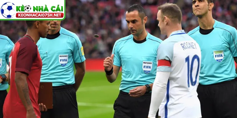 Kèo Kick Off Là Gì Và Cách Bắt Kèo Ngay Phút Đầu Trận 2 Đội trưởng hai bên thực hiện thủ tục tung đồng xu