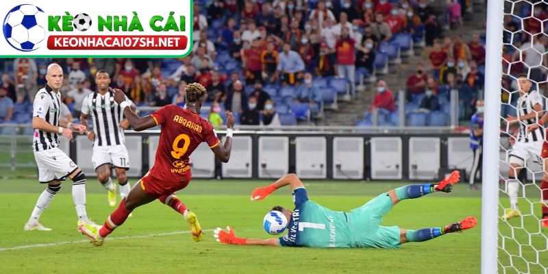 Udinese 1-0 Roma: Bàn thua nghiệt ngã khiến Roma trượt top 4 3 Bàn thua đen đủi định đoạt trận đấu tại hiệp hai